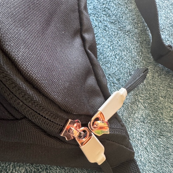 The North Face Black Crossbody Bag - Picture 3 of 6